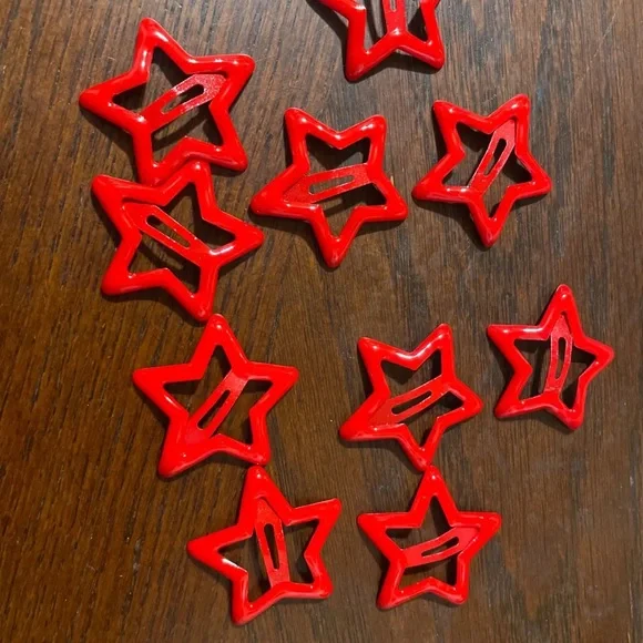 Red Star Hair Clips - Picture 2 of 3
